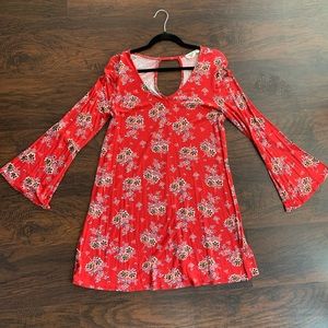 Bell bottom sleeve keyhole back floral dress.